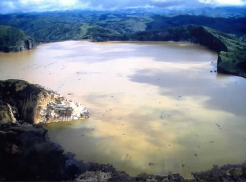 http://www.tldm.org/News12/lake-nyos.jpg