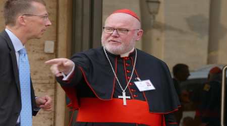 Cardinal Marx pointing in the wrong direction