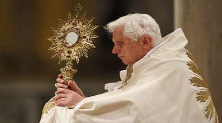 Pope Benedict XVI in adoration