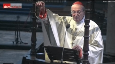 Cardinal Meisner holds up his rosary as he tells the story of his encounter with Catholics from the Soviet Union.