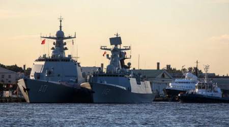 Chinese naval ships arrive in St. Petersberg