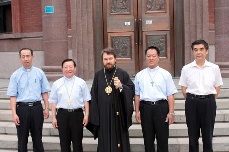Metropolitan Hilarion meets members of the China�s government-backed �official� Catholic Church