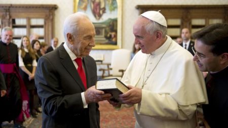 Pope Francis greets Israeli President Shimon Peres 
