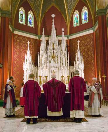 Bishop Slattery saying the Ordinary Form ad orientem