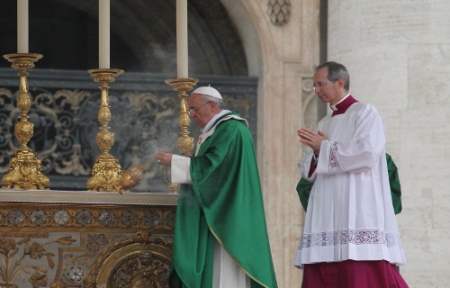 Pope Francis celebrates Mass in St. Peter's Square Sept. 29