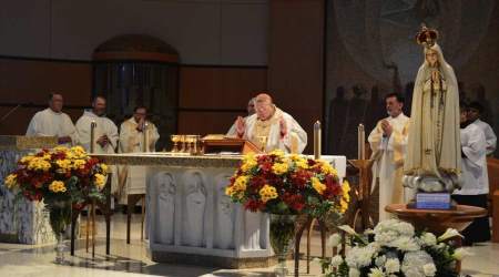 Cardinal Raymond Burke celebrates Mass at the Fatima Centennial Summit in Irving, Texas. - Lee Photography