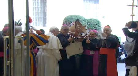 Idol carried into Vatican