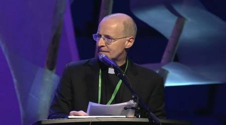 Dissident priest Fr. James Martin addresses the Los Angeles Religious Education Conference in 2018. 