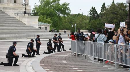cops kneel before protestors