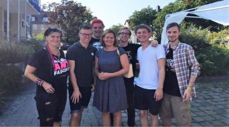 Nancy Faeser (center) posing with Antifa 2016; she is now in charge of Homeland Security in Germany