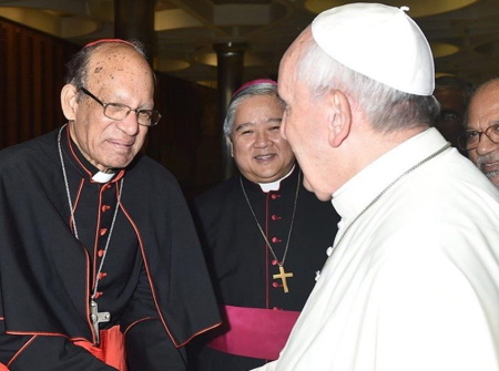 Gracias greets Francis