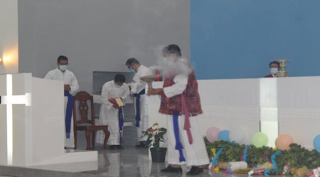 A form of Mayan incensing during a Catholic Mass in the Diocese of San Cristóbal