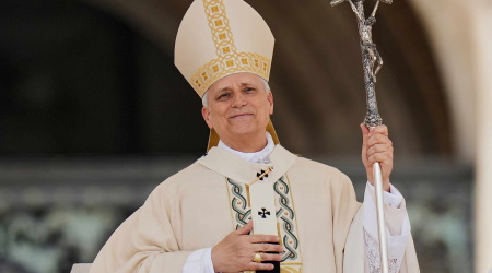 Pope Leo wearing the pallium