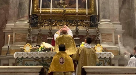 Traditional Latin Mass Offered at St Peter’s Basilica