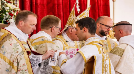 The SSPX Leadership Against Scripture and Tradition