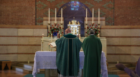 Bishop of Gallup Encourages His Priests to Celebrate the Mass Ad Orientem