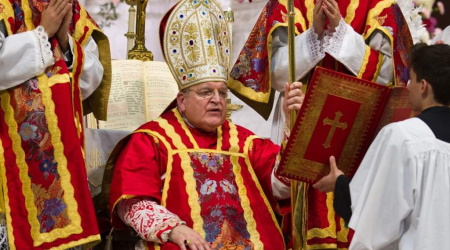 Burke Asks the Faithful Not to Abandon the Defense of the Traditional Mass Burke Asks the Faithful Not to Abandon the Defense of the Traditional Mass